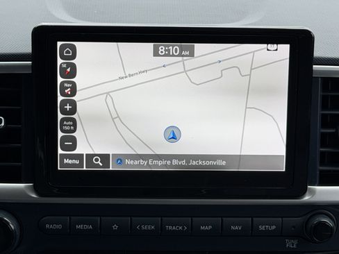 Used 2023 Hyundai Venue Limited FWD image 11