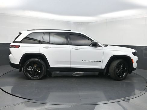 Used 2022 Jeep Grand Cherokee Altitude AWD/4WD image 45