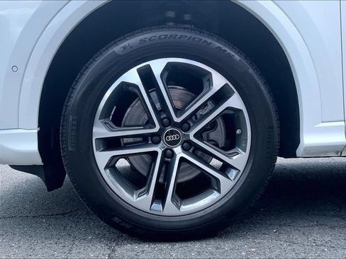 Certified 2025 Audi Q5 Premium w/ Convenience Package AWD/4WD image 9