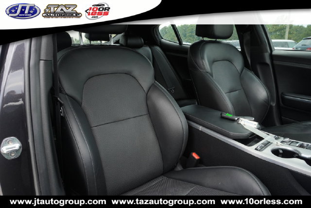 Used 2020 Kia Stinger GT1 RWD image 12