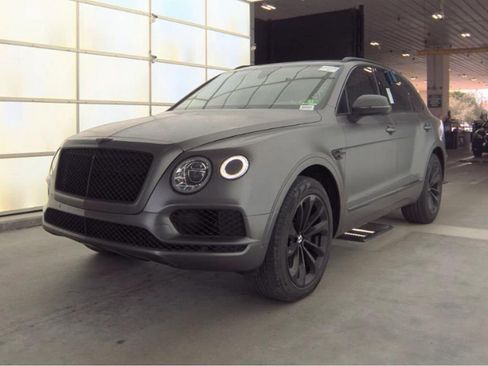 Used 2018 Bentley Bentayga image 2