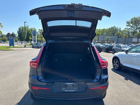 New 2026 Volvo XC40 B5 Core w/ Climate Package AWD/4WD image 16