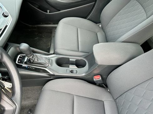 Used 2025 Toyota Corolla LE FWD image 27