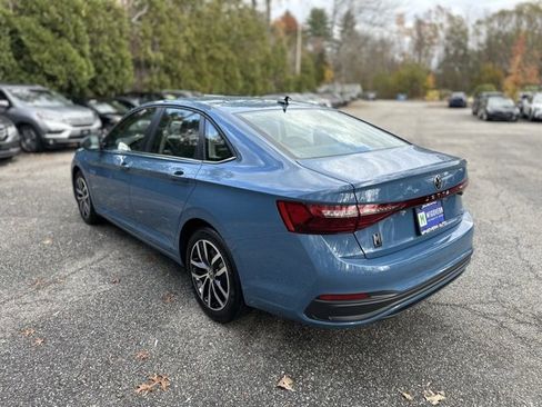 Used 2025 Volkswagen Jetta SE image 8