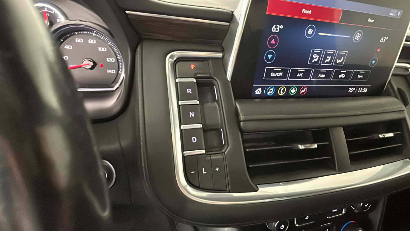 Used 2021 Chevrolet Suburban LT w/ LT Signature Package AWD/4WD image 25