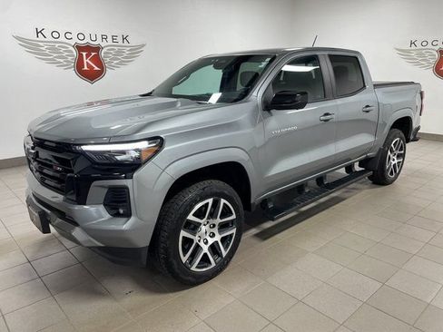 Used 2023 Chevrolet Colorado Z71 w/ Z71 Convenience Package 2 AWD/4WD image 3