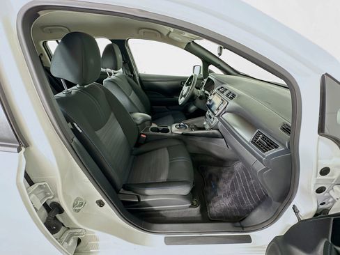 Used 2024 Nissan Leaf S image 29