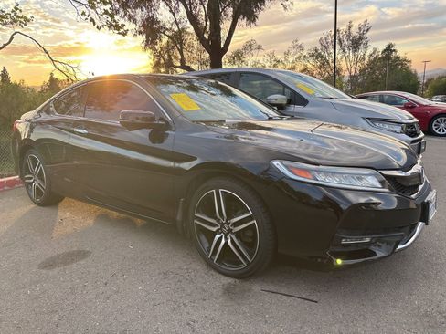 Used 2016 Honda Accord Touring image 1