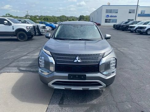 Used 2024 Mitsubishi Outlander AWD image 9
