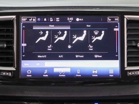 Used 2022 Chrysler Pacifica Touring-L image 18