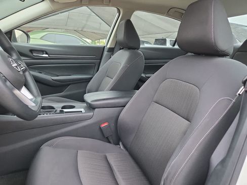 Used 2025 Nissan Altima 2.5 SV FWD image 15