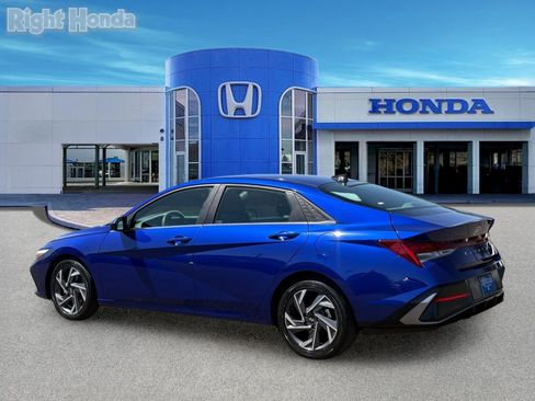 Used 2025 Hyundai Elantra SEL FWD image 5