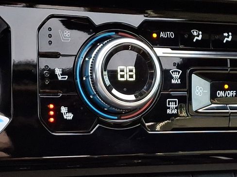 Used 2025 GMC Sierra 1500 AT4X image 25