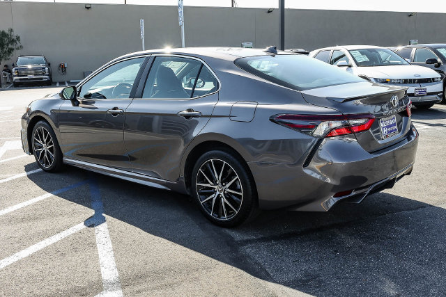 Used 2024 Toyota Camry SE FWD image 4
