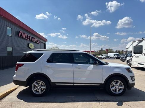Used 2016 Ford Explorer XLT w/ Equipment Group 202A AWD/4WD image 2
