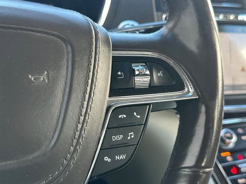 Used 2017 Lincoln Continental Select image 37