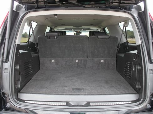 Used 2017 Cadillac Escalade ESV Luxury image 22