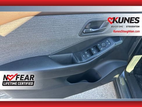 Used 2023 Nissan Rogue S image 19