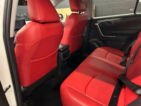 Used 2021 Toyota RAV4 LE image 16