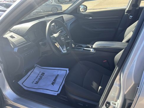 Used 2024 Nissan Altima 2.5 SV image 10