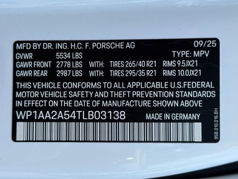 Used 2026 Porsche Macan AWD/4WD image 36