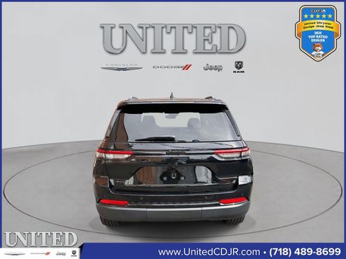 Certified 2023 Jeep Grand Cherokee Altitude image 4