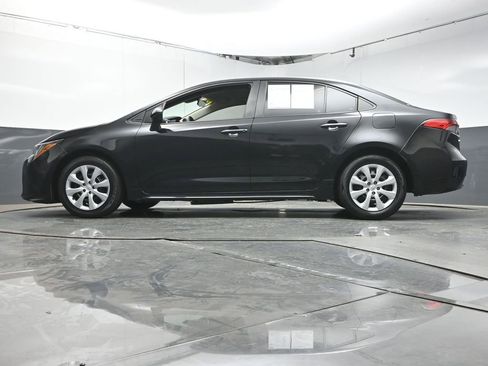 Used 2022 Toyota Corolla LE FWD image 32