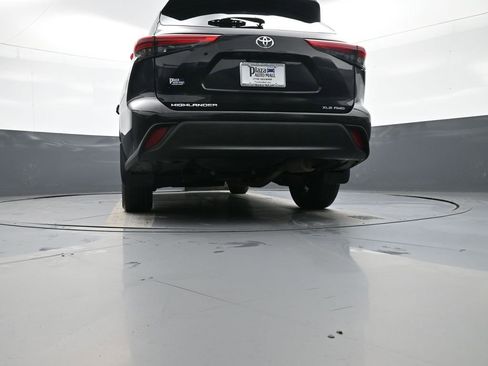 Certified 2023 Toyota Highlander XLE image 32