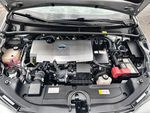 Used 2016 Toyota Prius Four image 32