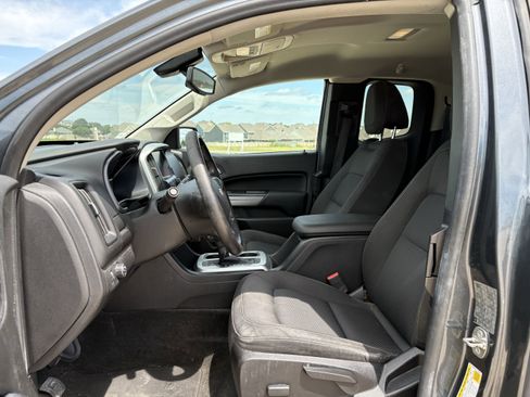 Used 2015 Chevrolet Colorado LT w/ LT Convenience Package RWD image 8