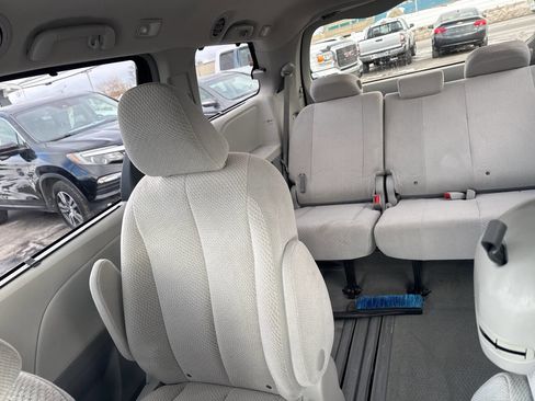 Used 2012 Toyota Sienna LE w/ Towing Pkg image 27