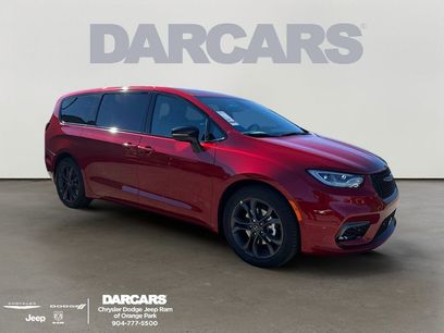 New 2026 Chrysler Pacifica Select