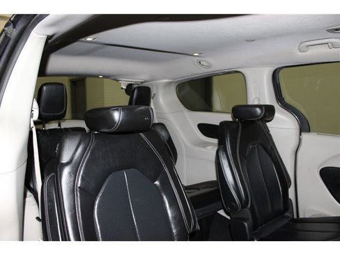 Used 2021 Chrysler Voyager Lxi image 23