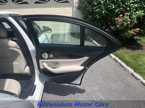 Used 2019 Mercedes-Benz E 300 4MATIC image 33