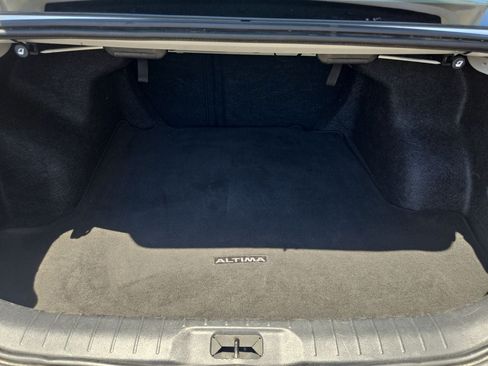 Used 2025 Nissan Altima 2.5 SV FWD image 12