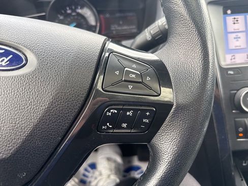 Used 2019 Ford Explorer XLT w/ Equipment Group 202A AWD/4WD image 22
