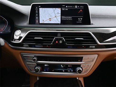 Used 2020 BMW 750i xDrive 750i xDrive w/ M Sport Package image 30