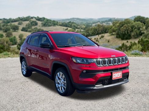 Used 2024 Jeep Compass Latitude AWD/4WD image 7