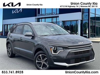 New 2025 Kia Niro EX