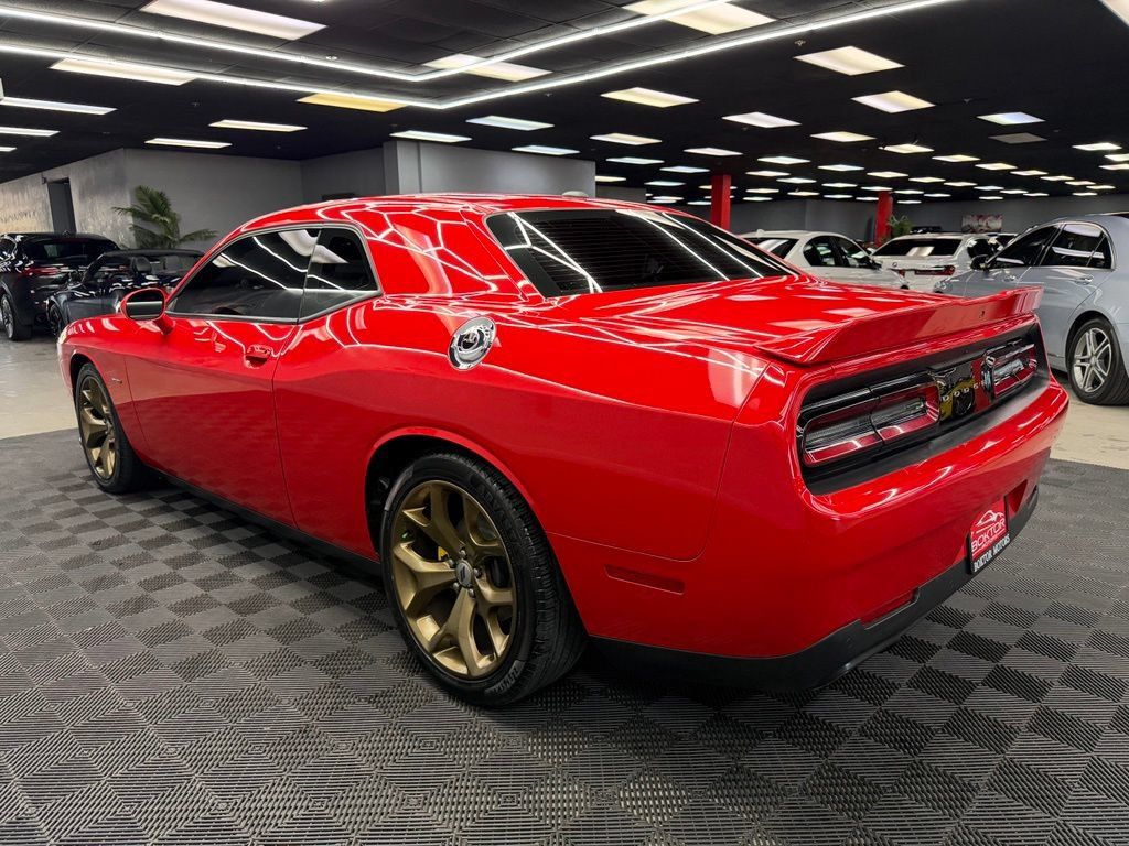 Used 2019 Dodge Challenger R/T RWD image 11