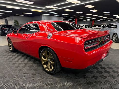 Used 2019 Dodge Challenger R/T RWD image 11