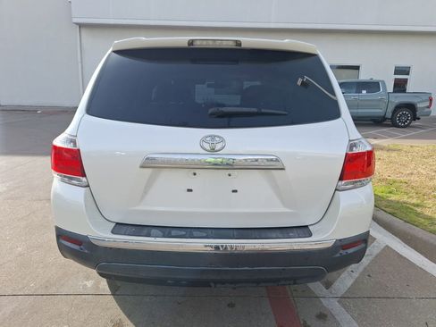 Used 2011 Toyota Highlander 2WD image 5