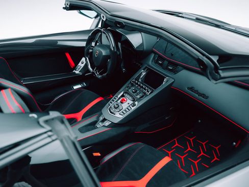 Used 2020 Lamborghini Aventador SVJ image 50