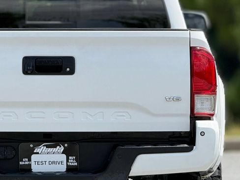 Used 2017 Toyota Tacoma TRD Sport w/ Premium & Technology Package RWD image 17