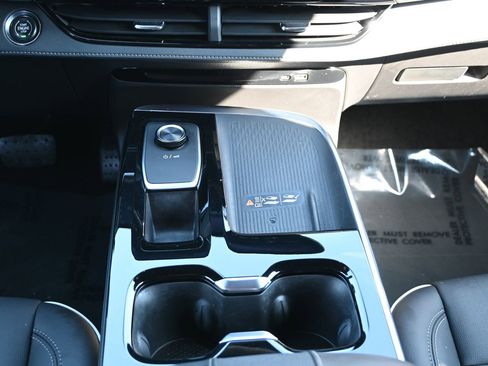 Used 2025 Buick Enclave Preferred image 18