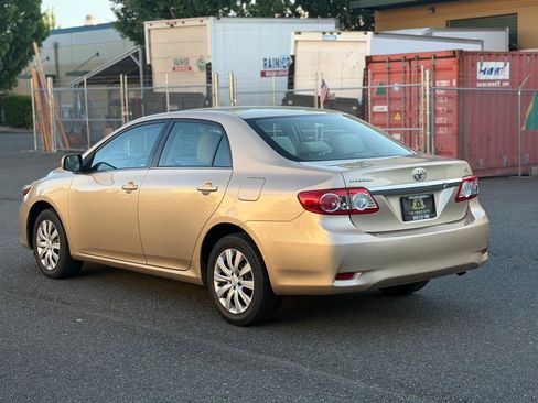Used 2013 Toyota Corolla LE FWD image 6