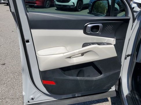 Used 2025 Kia Sorento S w/ Panoramic Sunroof Package image 17