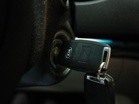 Used 2020 Kia Sedona LX FWD image 24