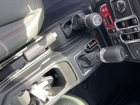 New 2025 Jeep Gladiator Mojave image 11