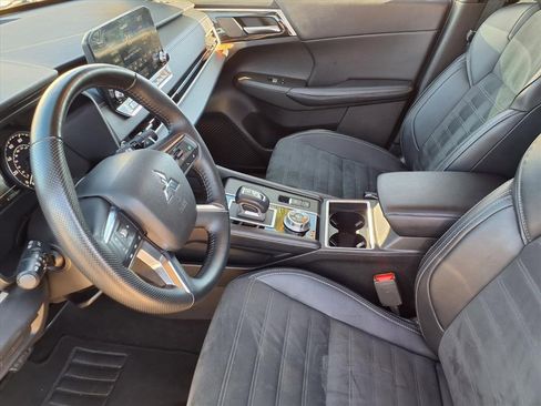 Used 2024 Mitsubishi Outlander SE image 16